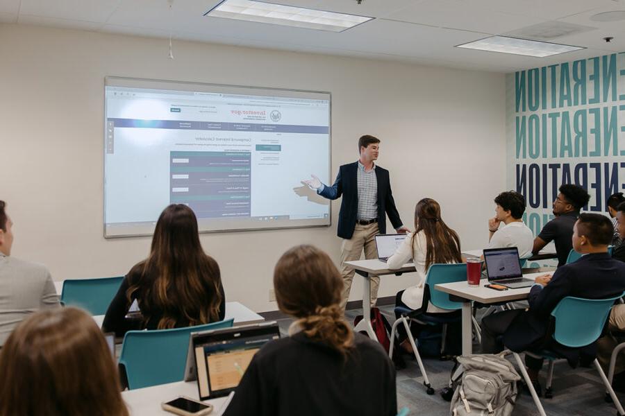 Students listen to an organizational leadership lecture.